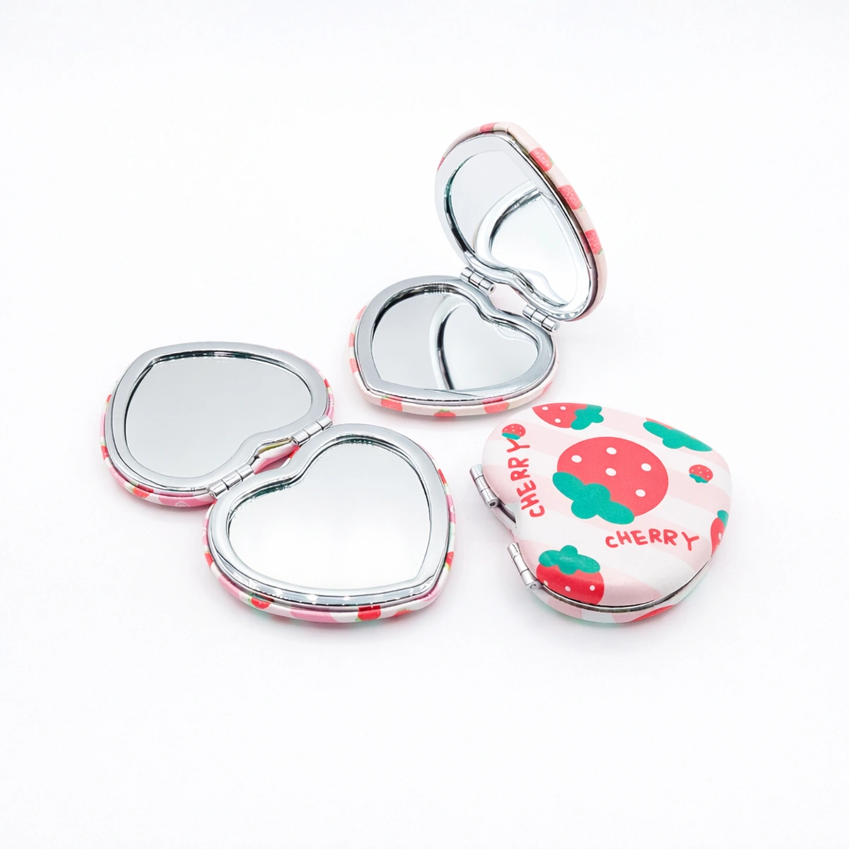 آینه کیفی تاشو طرح قلبی توت فرنگی