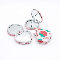 آینه کیفی تاشو طرح قلبی توت فرنگی